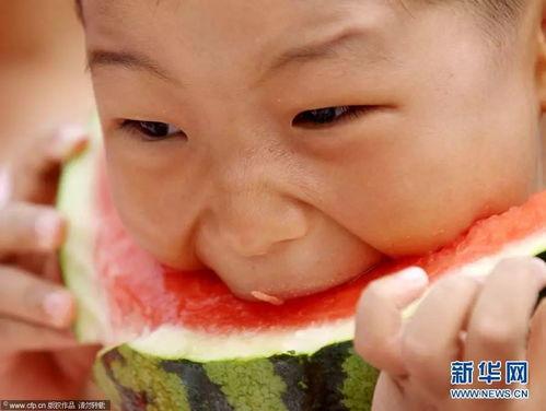 吃瓜表情高清大图,高清图解析网络热门表情背后的故事